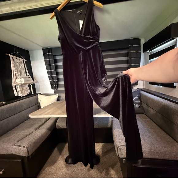 Banana republic velvet jumpsuit - Picture 3 of 11